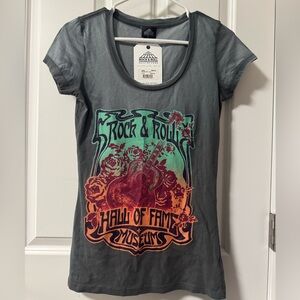 (NWT) Rock & Roll Hall of Fame | Women’s Ombré Gray Fitted T-Shirt